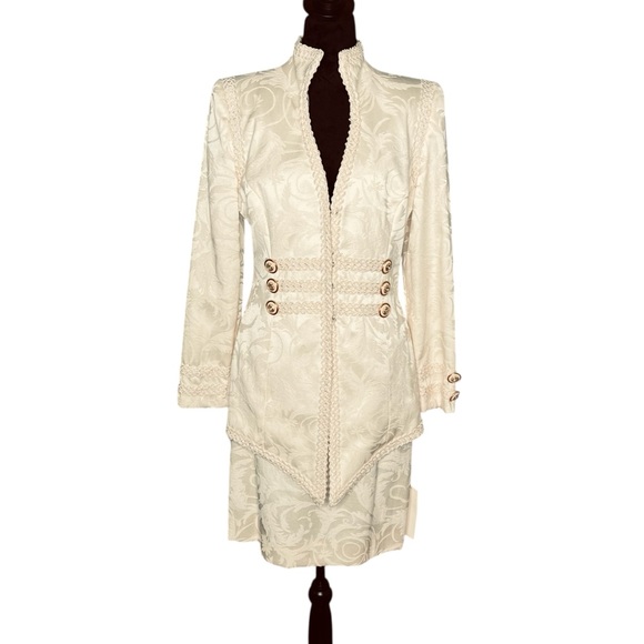 Patricia Rhodes Jackets & Blazers - Patricia Rhodes Vintage Cream Brocade Suit SZ:10
Long Sleeve Military Inspired.